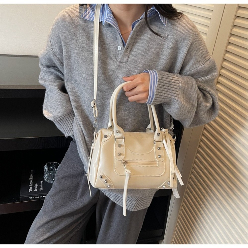 Torebka damska vintage z nitam – Top Handle Patent Bag recenzja i cena