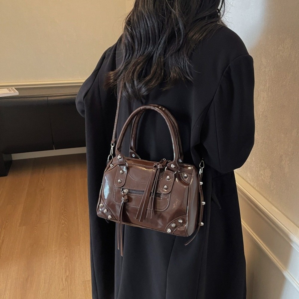 Torebka Pillow Bag w stylu vin – Top Handle Patent Bag recenzja i cena