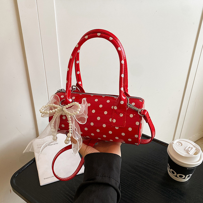 Damska urocza torebka w kropki – Top Handle Patent Bag recenzja i cena