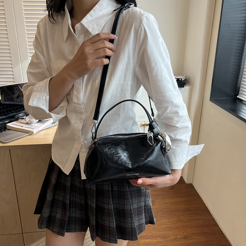 Damska torebka crossbody z bły – Top Handle Patent Bag recenzja i cena