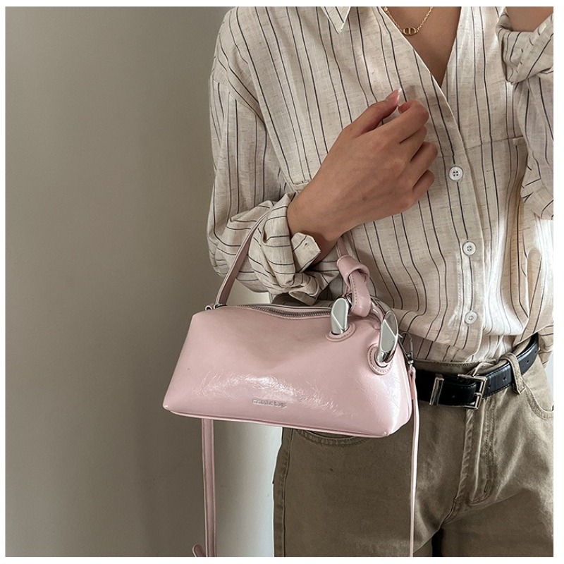 Damska torebka crossbody z bły – Top Handle Patent Bag recenzja i cena