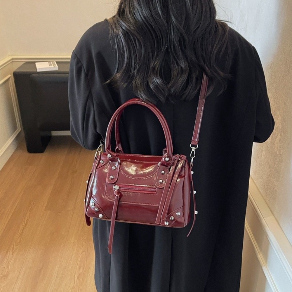 Torebka z nitami, skóra lakier – Top Handle Patent Bag recenzja i cena