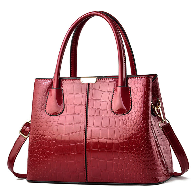 Torebki vintage z uchwytem gór – Top Handle Patent Bag recenzja i cena