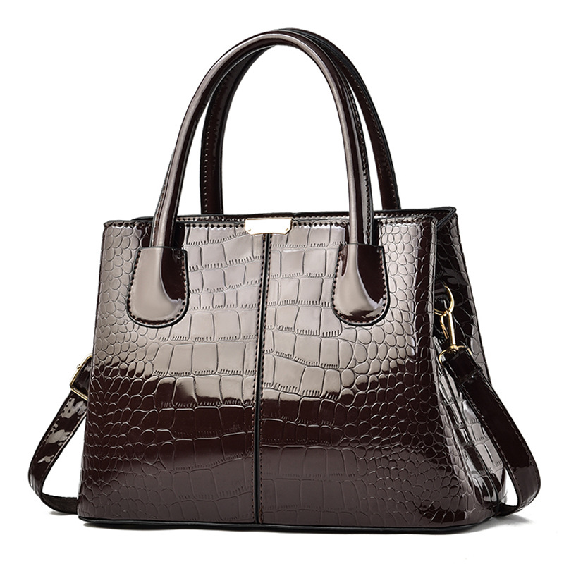 Torebki vintage z uchwytem gór – Top Handle Patent Bag recenzja i cena