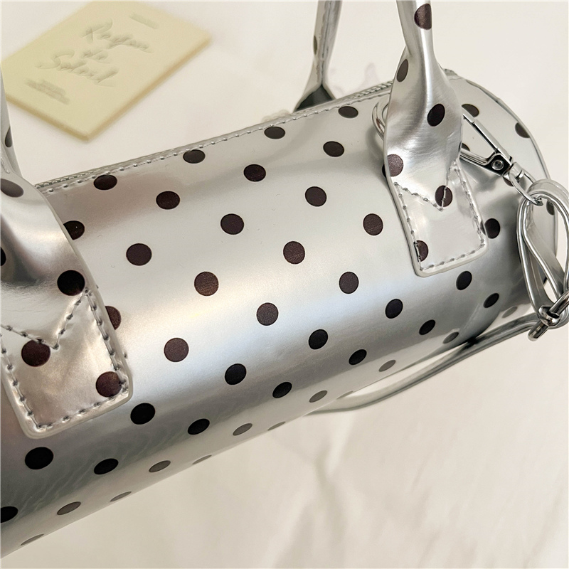 Koreańska mini torebka w kropk – Top Handle Patent Bag recenzja i cena