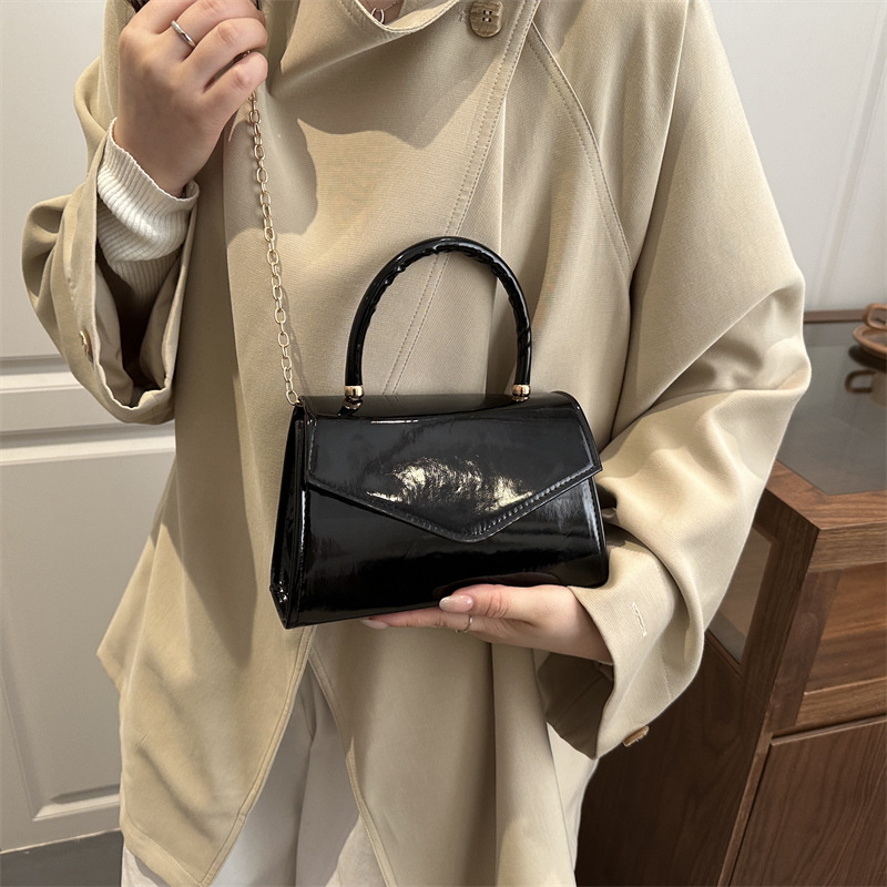 Damska mini torebka z lakierow – Top Handle Patent Bag recenzja i cena