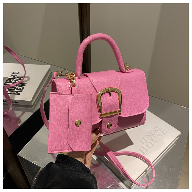Różowa mini torebka Barbie ze  – Top Handle Patent Bag recenzja i cena